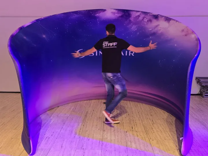 Accesorio de fondo curvo morado alrededor de la plataforma 360