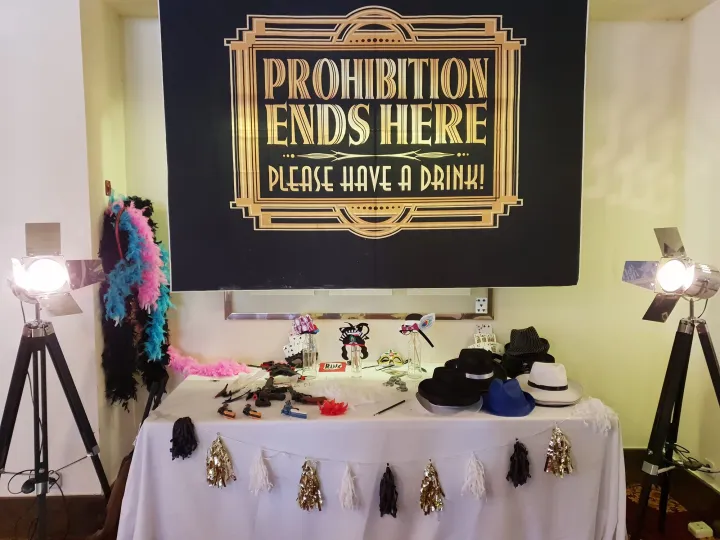 Gatsby photocall corner with neon sign and 1920s props