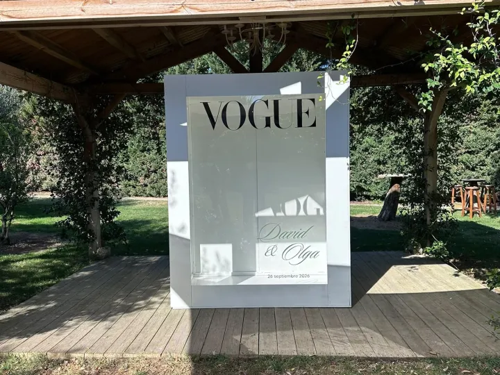 White Vogue photocall ready under a pergola