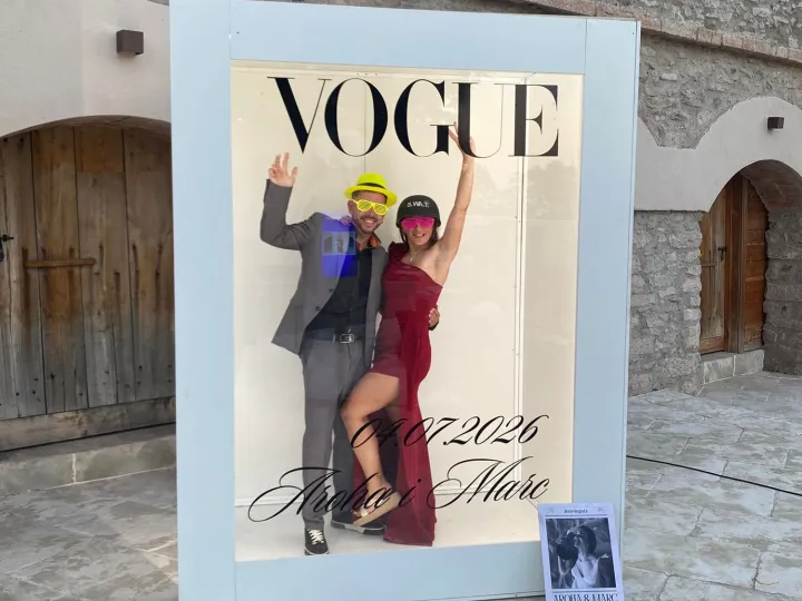Vogue photocall in a farmhouse courtyard with a couple inside