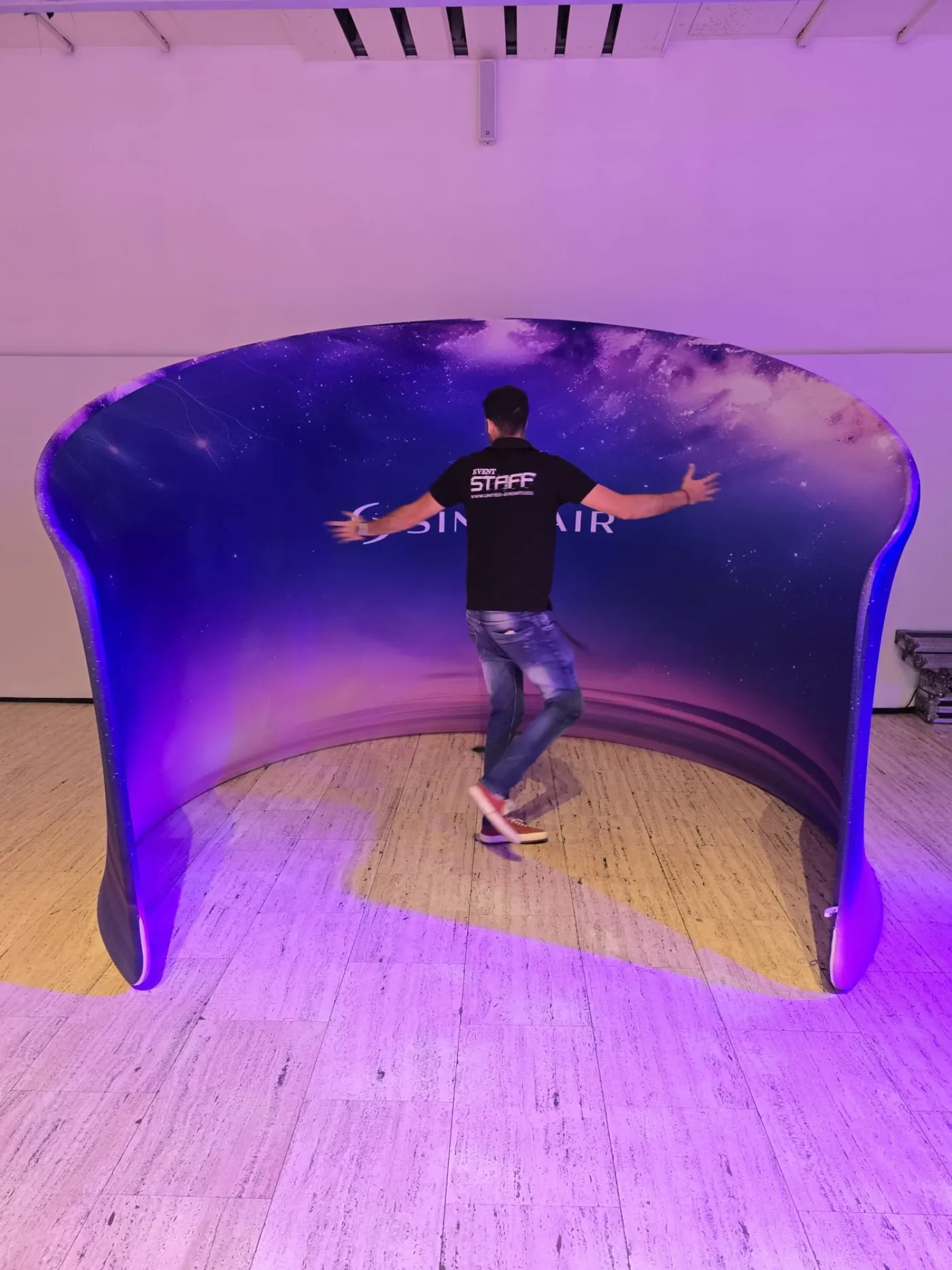Accesorio de fondo curvo morado alrededor de la plataforma 360