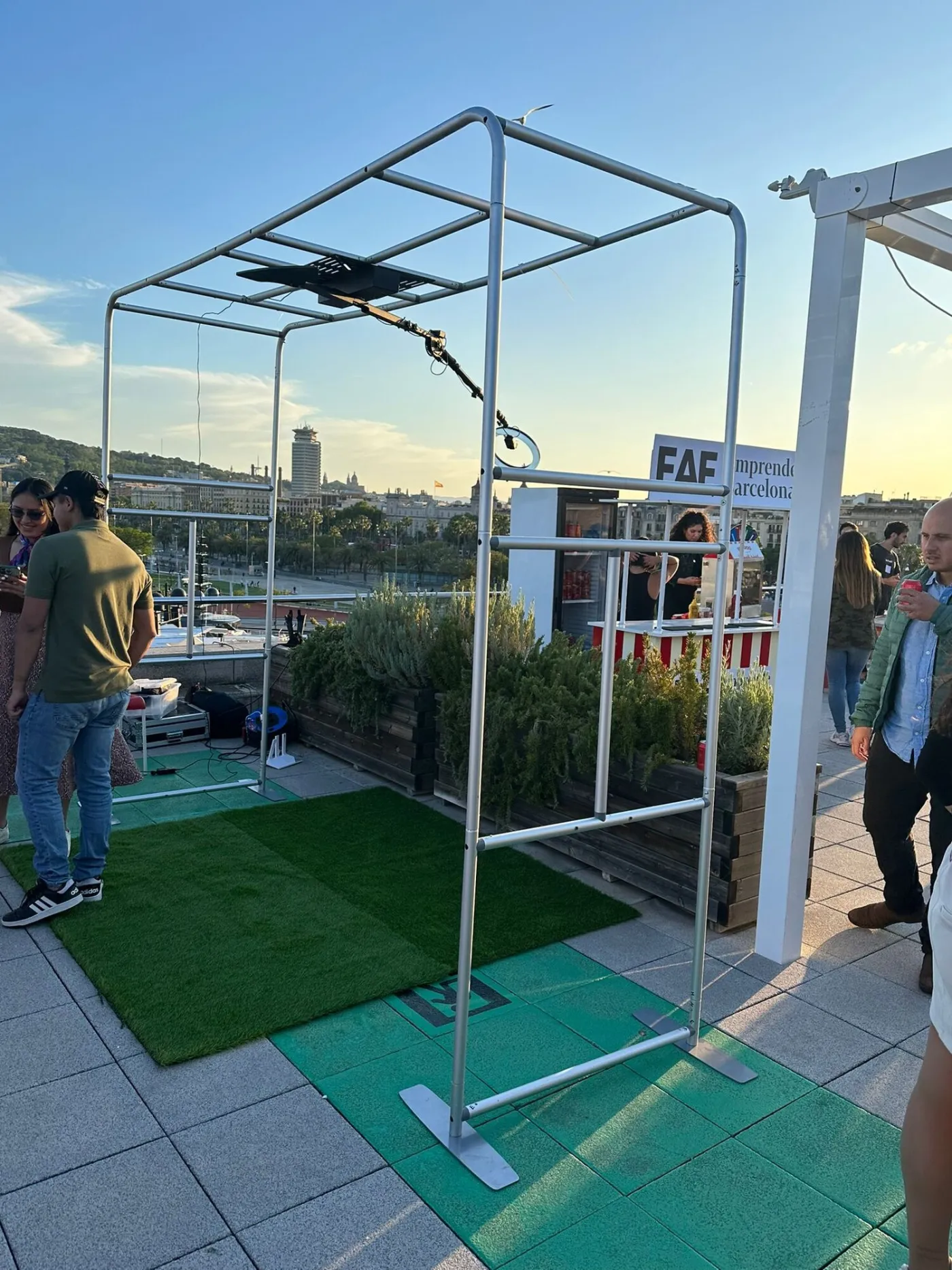 Estructura del 360 SKY lista para grabar en un evento al aire libre